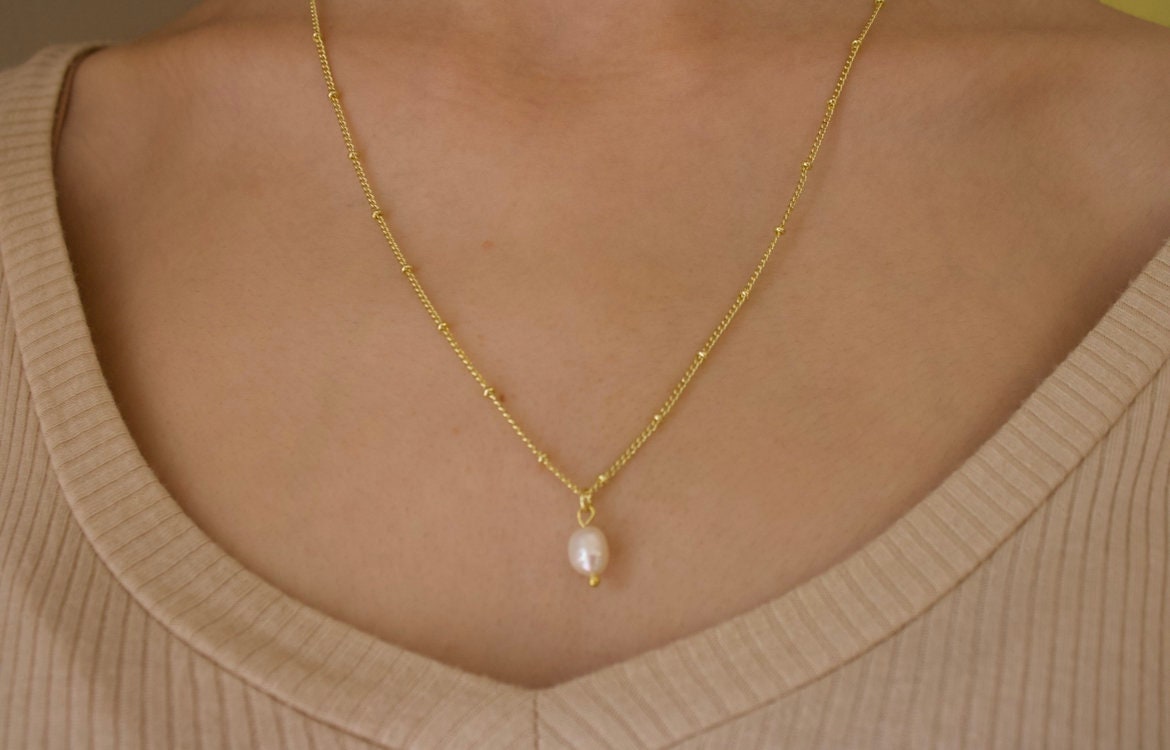 simple pearl necklace