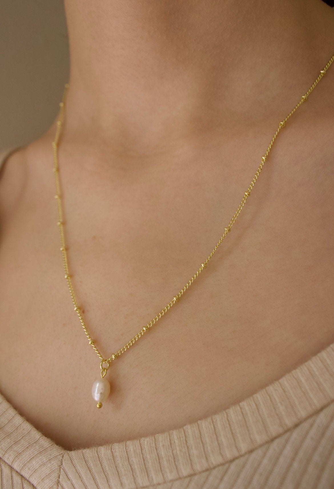 pearl necklace with chain