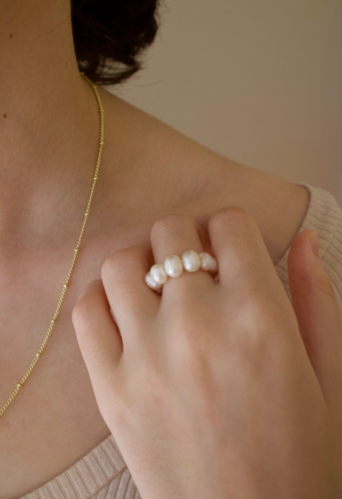 stretchy pearl ring