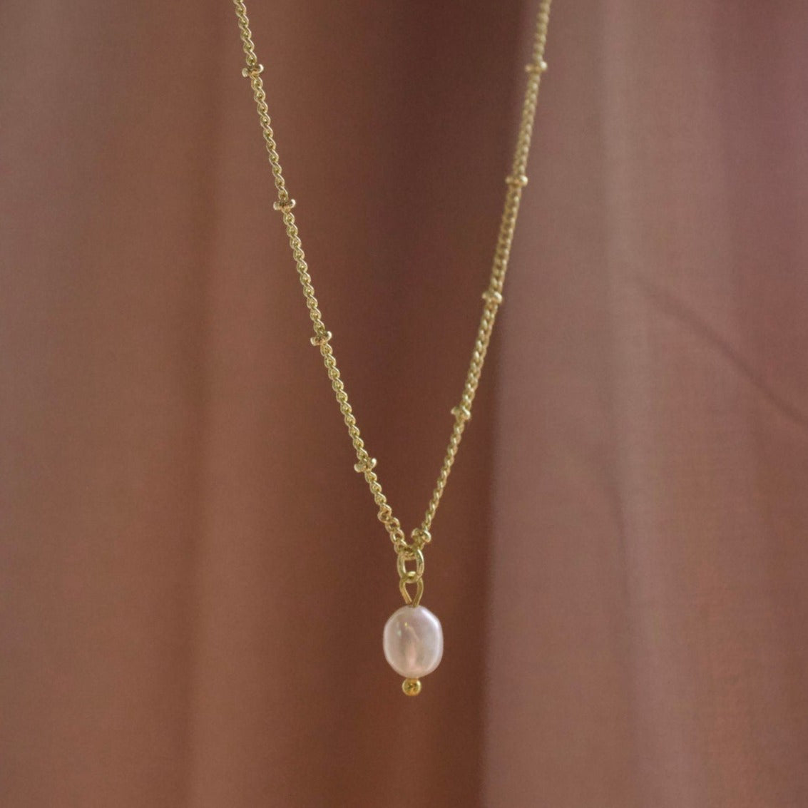 gold pearl necklace