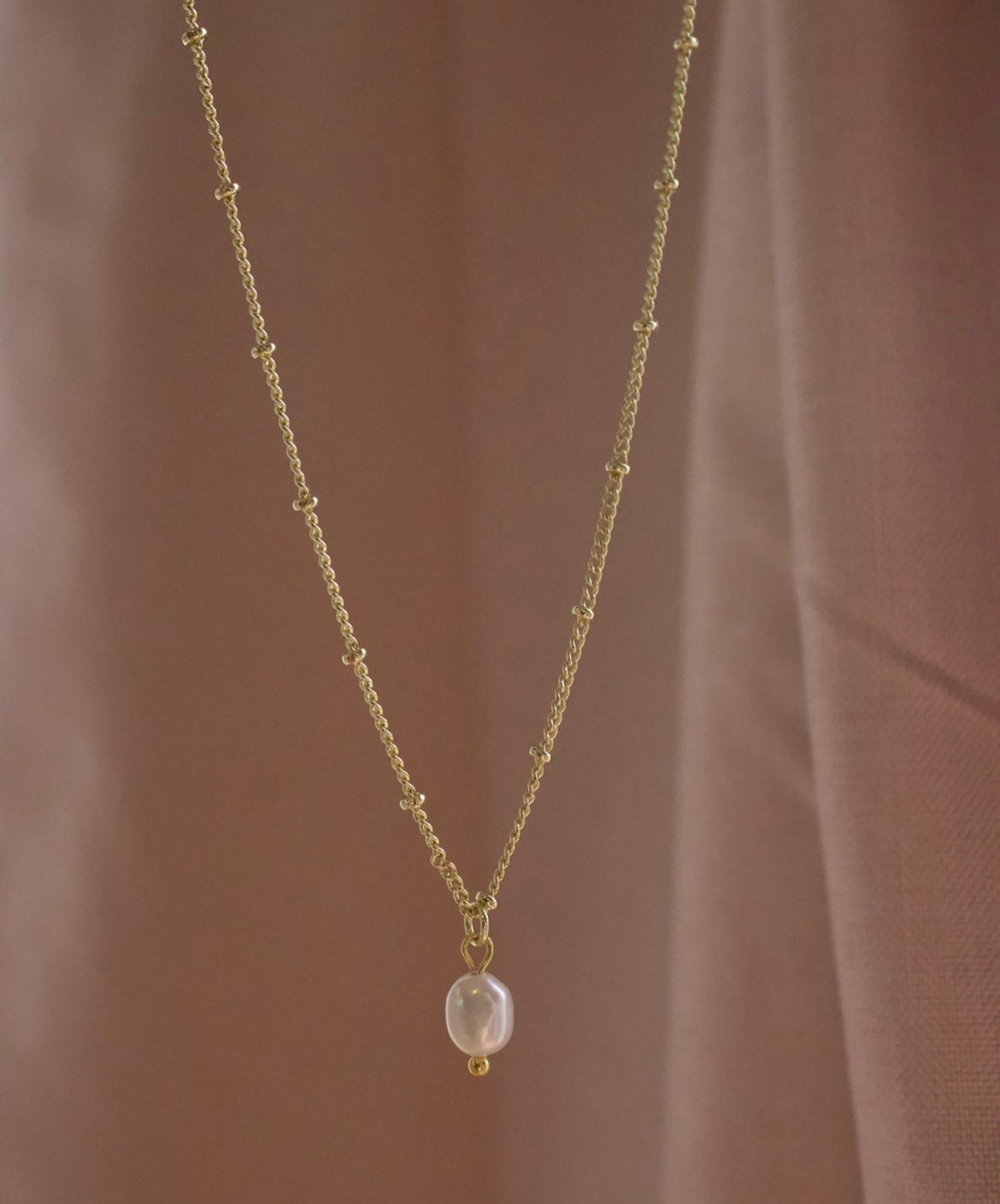 elegant pearl necklace